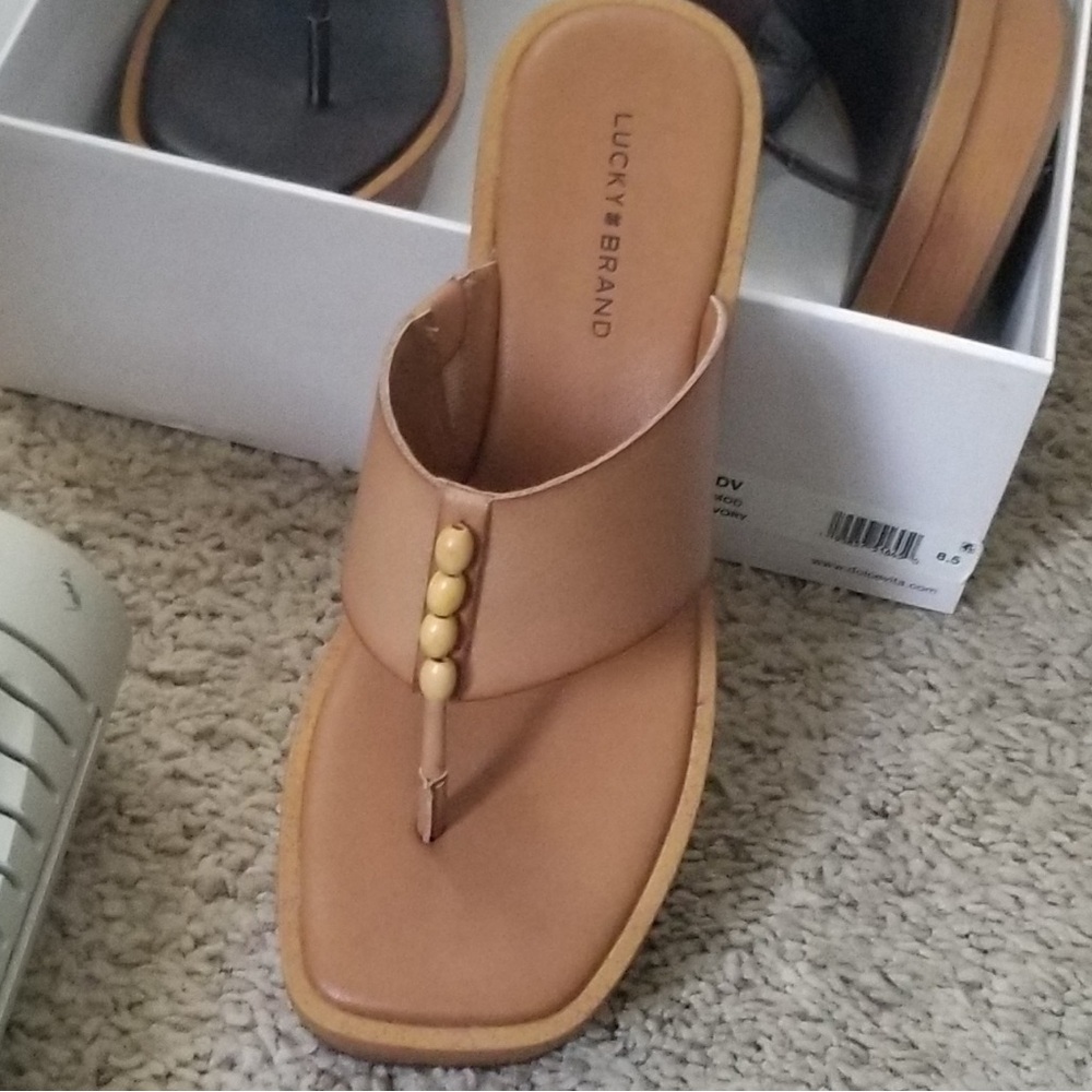 Lucky wedge sandals